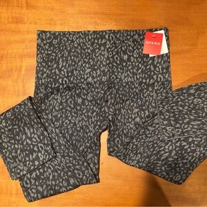 SPANX Black & Gray Leopard Print Leggings